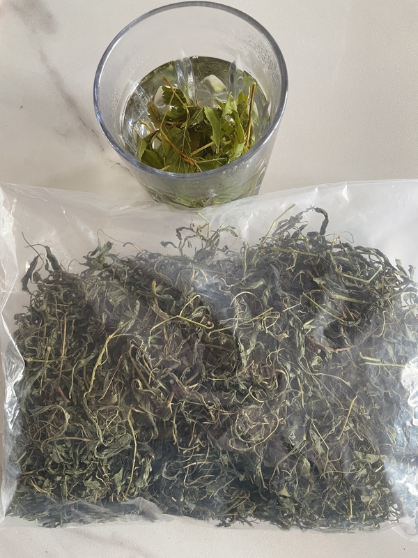 Raspberry sweet leaf raw material of the natural sweetener and rich in progesterone and tea polyphenols too